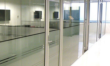 Перегородки из стекла в офисе купить в Краснодаре