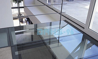 Стеклянный потолок на межэтажной площадке купить в Краснодаре