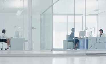 Стеклянные прозрачные перегородки в офис премиум купить в Краснодаре