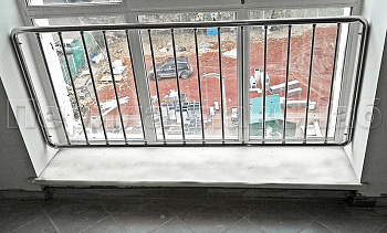 Ограждения из нержавейки экранного типа «Частокол» для окон в Краснодаре. Готовые проекты ПерилаГлавСнаб