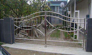 Нержавеющие двустворчатые калитки с вертикальным заполнением купить в Краснодаре