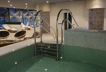 Ограждения и поручни из нержавеющей стали для бассейна, бани и сауны купить в Краснодаре