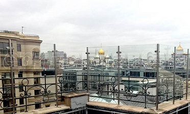 Ветрозащитное ограждение на стойках из нержавейки купить в Краснодаре