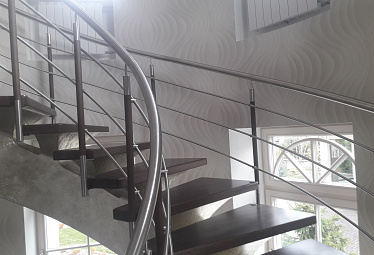 Перила и ограждения из нержавейки и дерева купить в Краснодаре