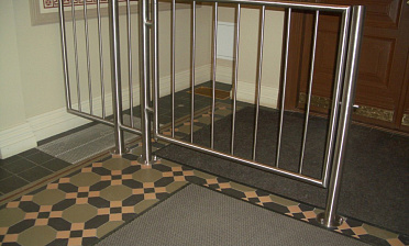 Ограждение лестниц для детей с вертикальным заполнением купить в Краснодаре