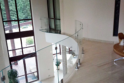 Цельностеклянные ограждения на несущем стекле в Краснодаре. Готовые проекты ПерилаГлавСнаб - фото 18