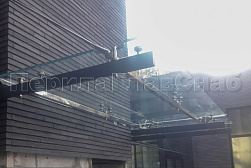 Стеклянные козырьки на спайдерах в Краснодаре. Готовые проекты ПерилаГлавСнаб - фото 7