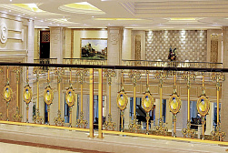 Латунные перила под золото в Краснодаре. Готовые проекты ПерилаГлавСнаб - фото 1