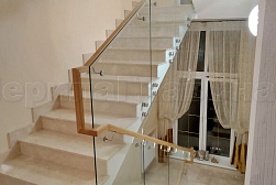 Цельностеклянные ограждения на несущем стекле в Краснодаре. Готовые проекты ПерилаГлавСнаб - фото 1