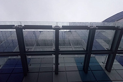 Стеклянные козырьки на спайдерах в Краснодаре. Готовые проекты ПерилаГлавСнаб - фото 10