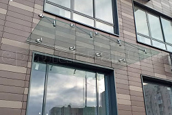 Стеклянные козырьки на вантах в Краснодаре. Готовые проекты ПерилаГлавСнаб - фото 1