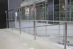 Стеклянные ограждения для торговых  и бизнес центров в Краснодаре. Готовые проекты ПерилаГлавСнаб - фото 23