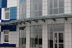 Стеклянные козырьки на спайдерах в Краснодаре. Готовые проекты ПерилаГлавСнаб - фото 11